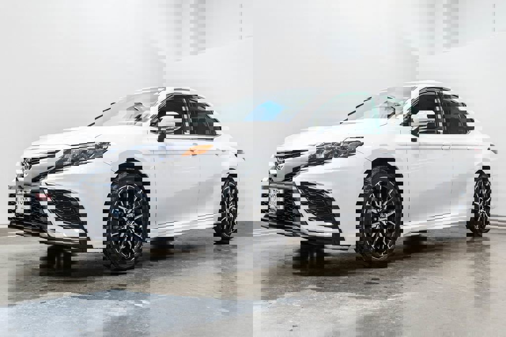 Certified 2022 Toyota Camry SE w/ Carpet Mat Package (TMS) AWD/4WD image 3