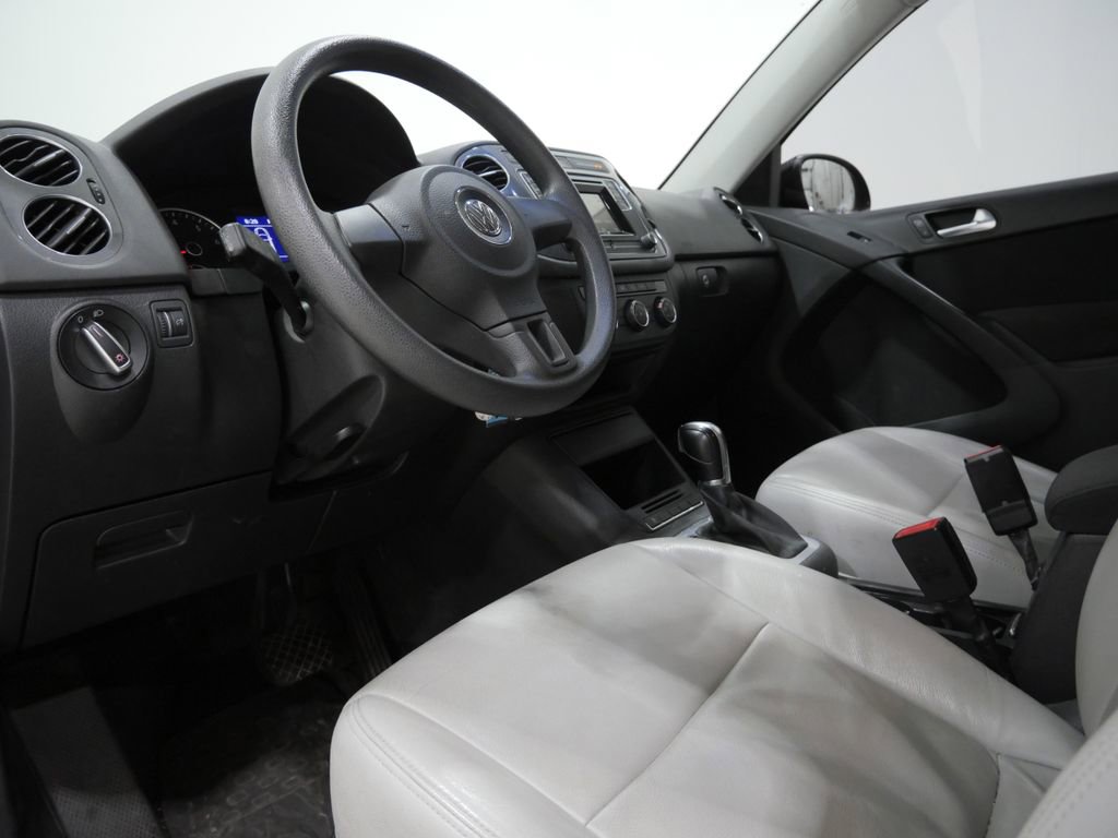 Used 2017 Volkswagen Tiguan Limited w/ Alloy Wheels Package AWD/4WD image 10