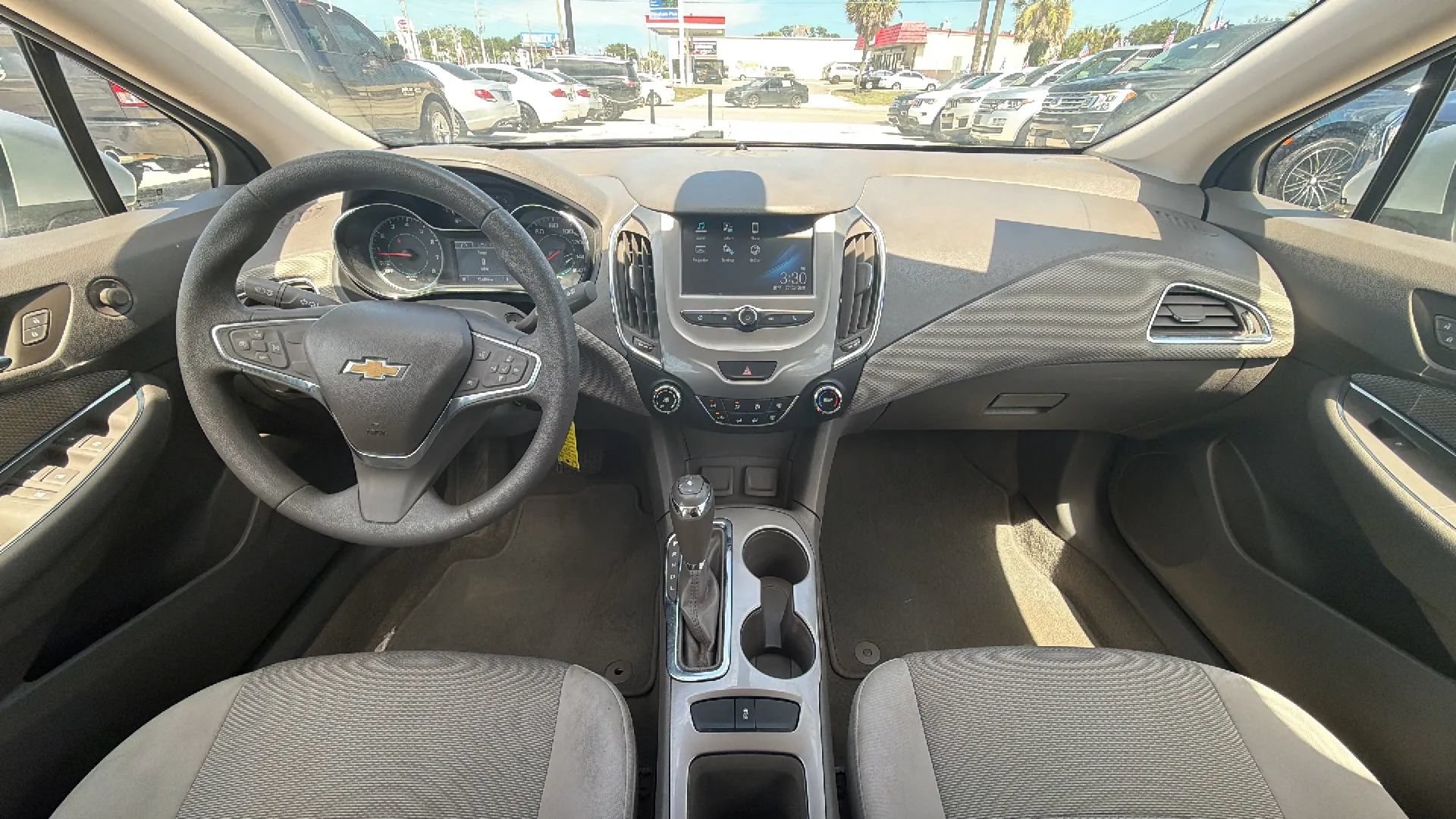 Used 2017 Chevrolet Cruze LT FWD image 12