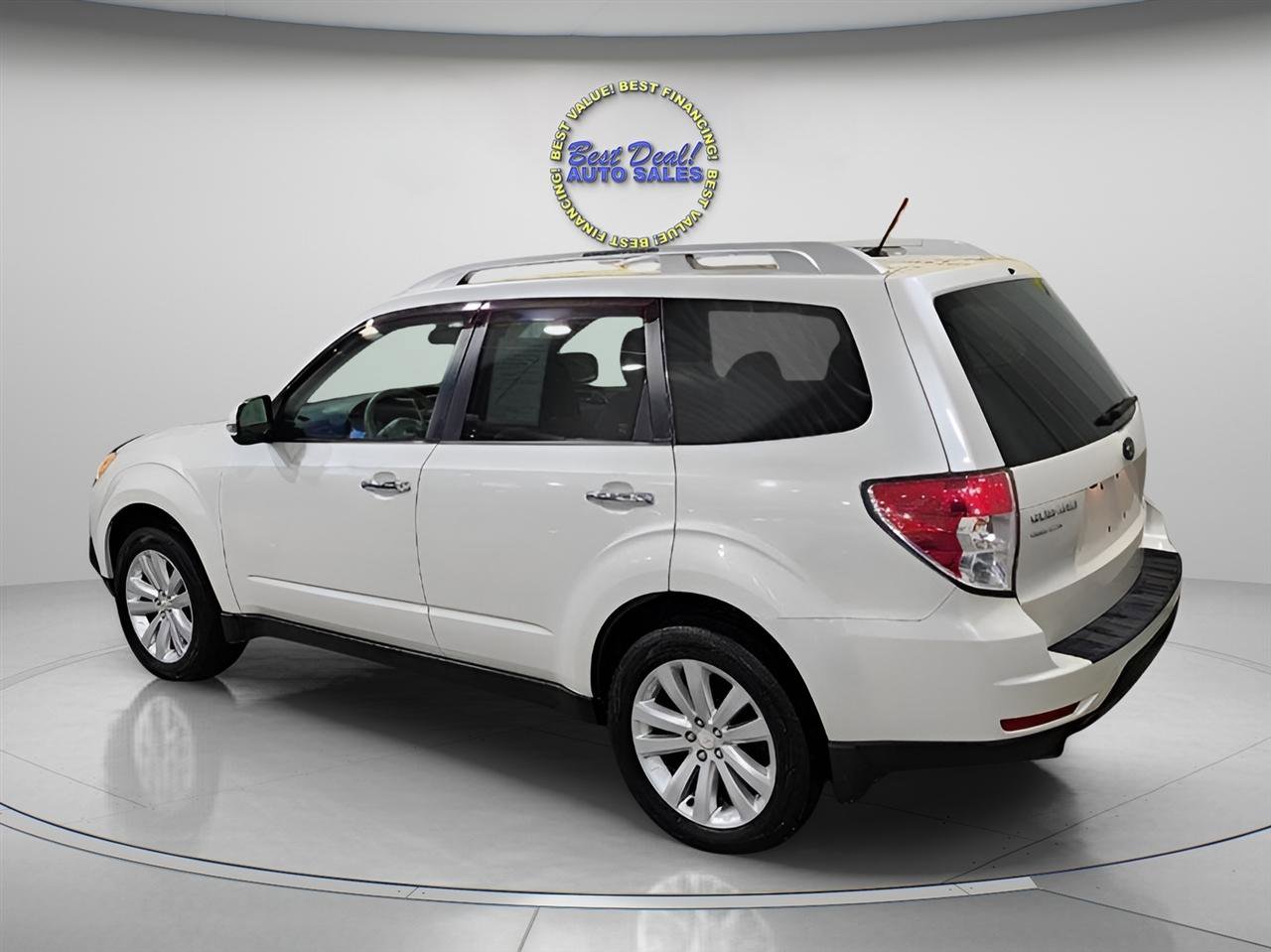 Used 2013 Subaru Forester 2.5X Touring AWD/4WD image 4