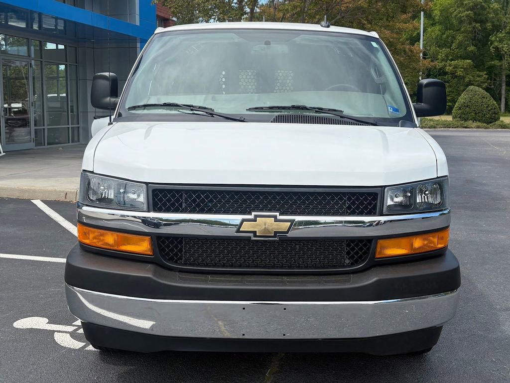 Used 2024 Chevrolet Express 2500 w/ Driver Convenience Package RWD image 3