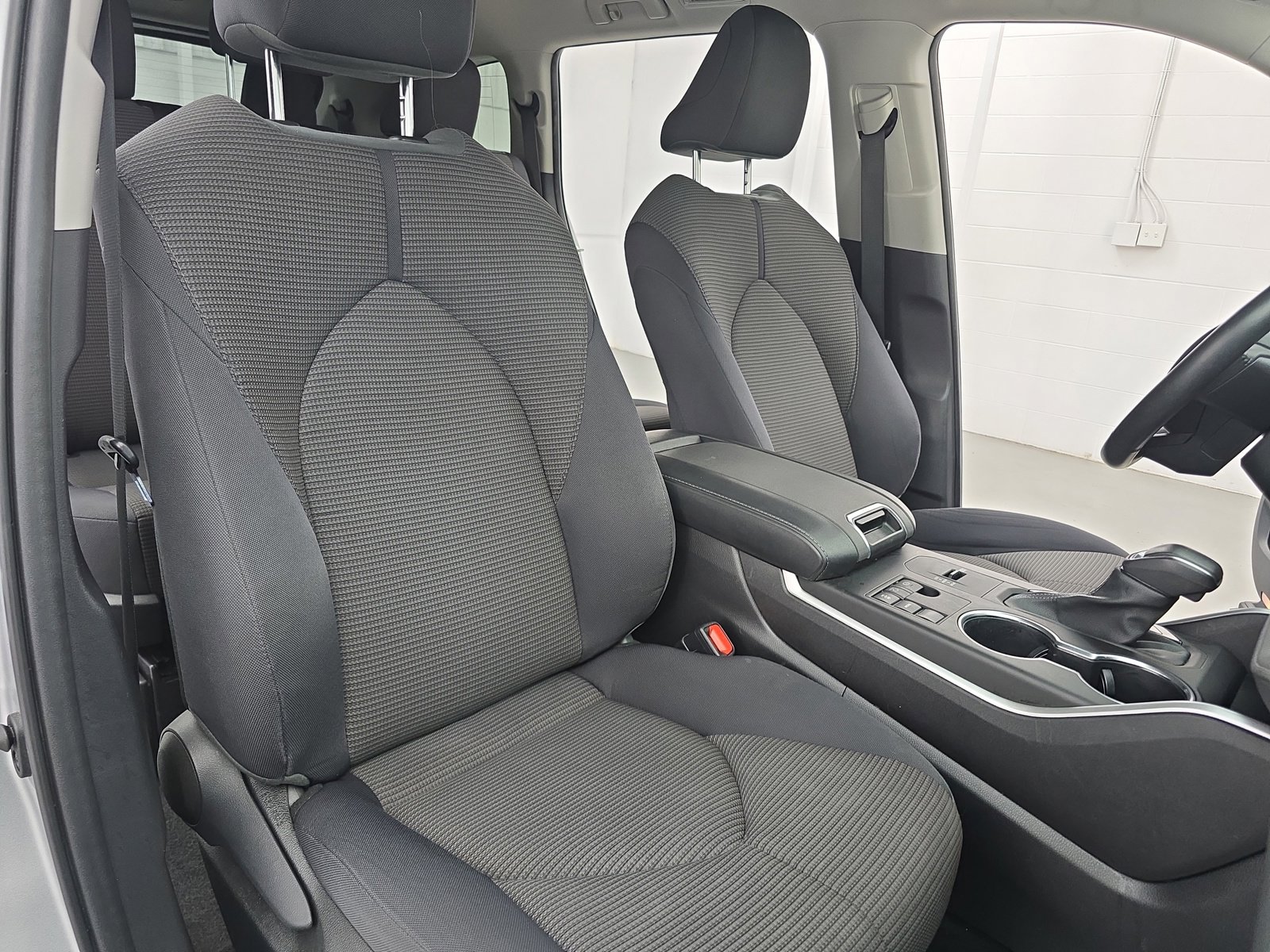 Used 2023 Toyota Highlander L image 10