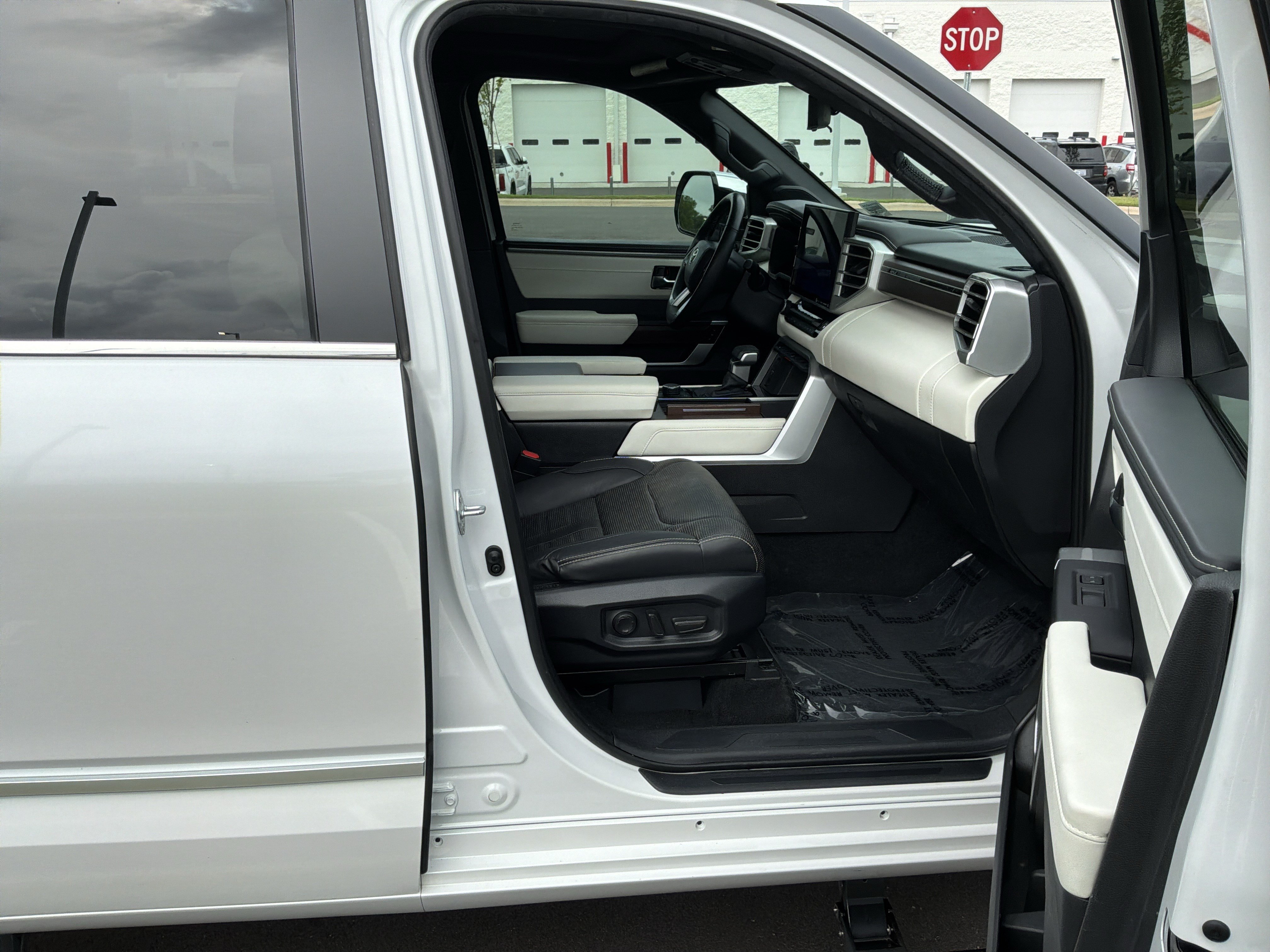 Used 2024 Toyota Tundra Capstone AWD/4WD image 32