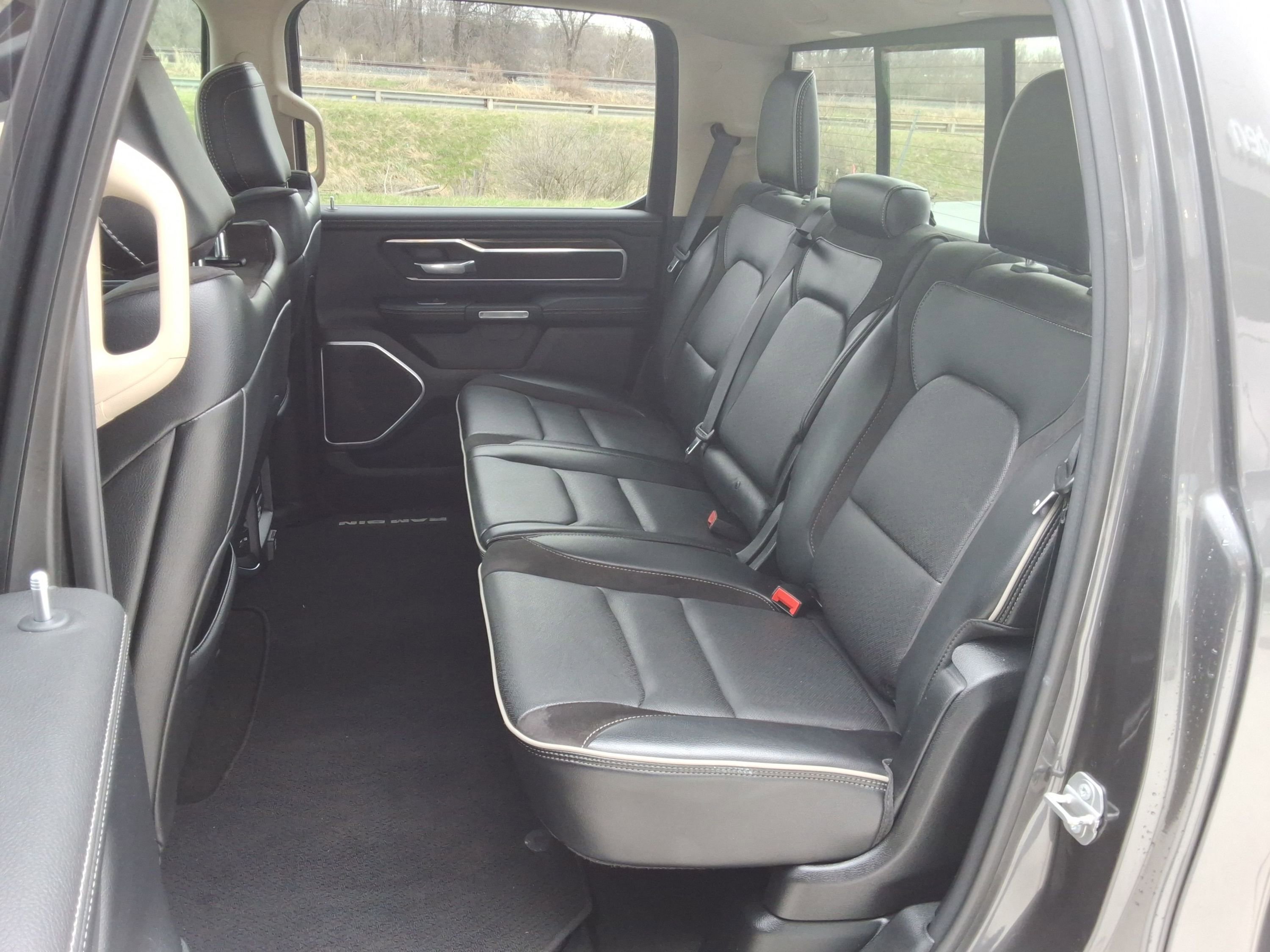 Used 2020 RAM 1500 Laramie AWD/4WD image 28