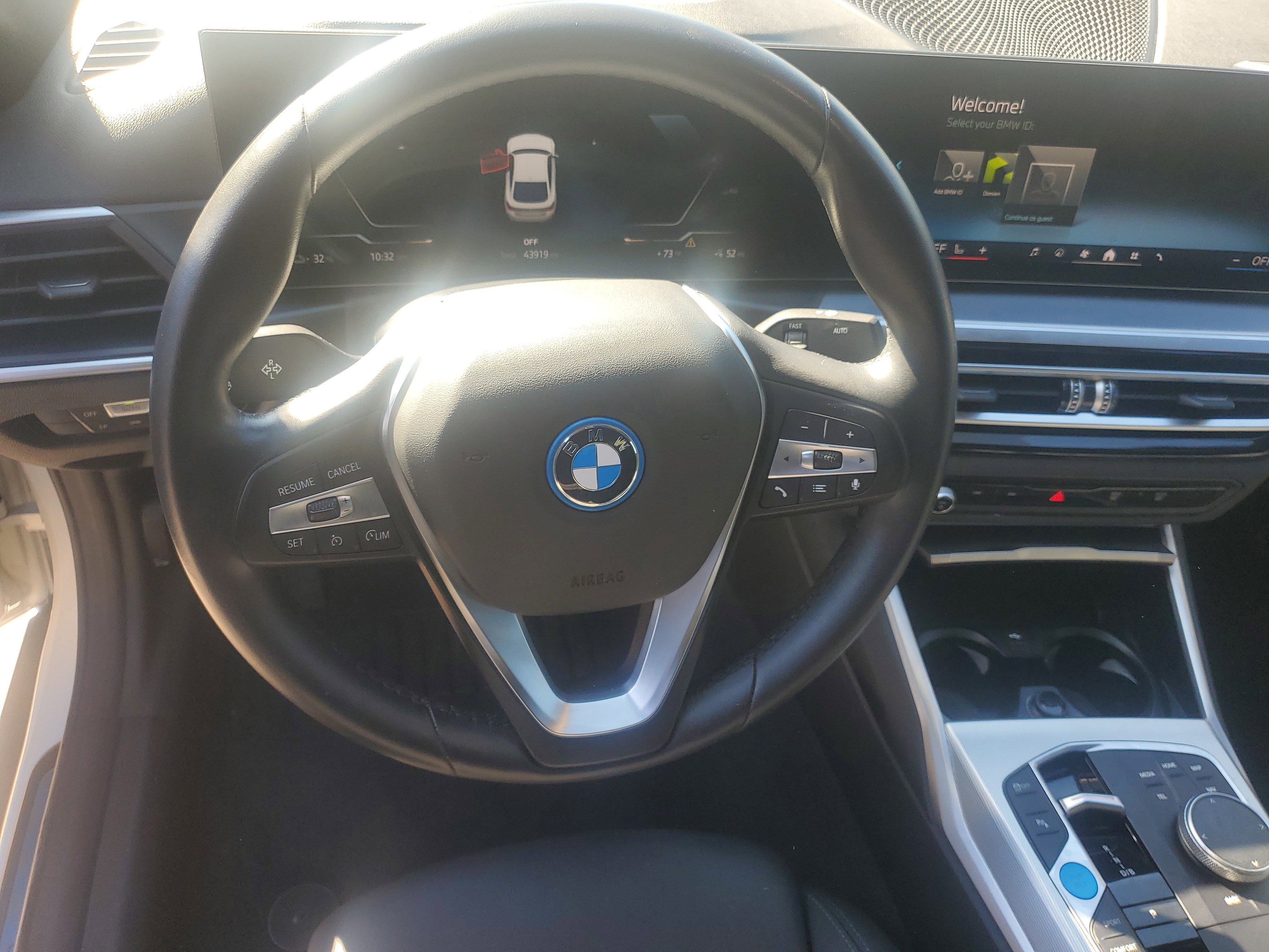 Used 2024 BMW i4 eDrive35 w/ Convenience Package image 17