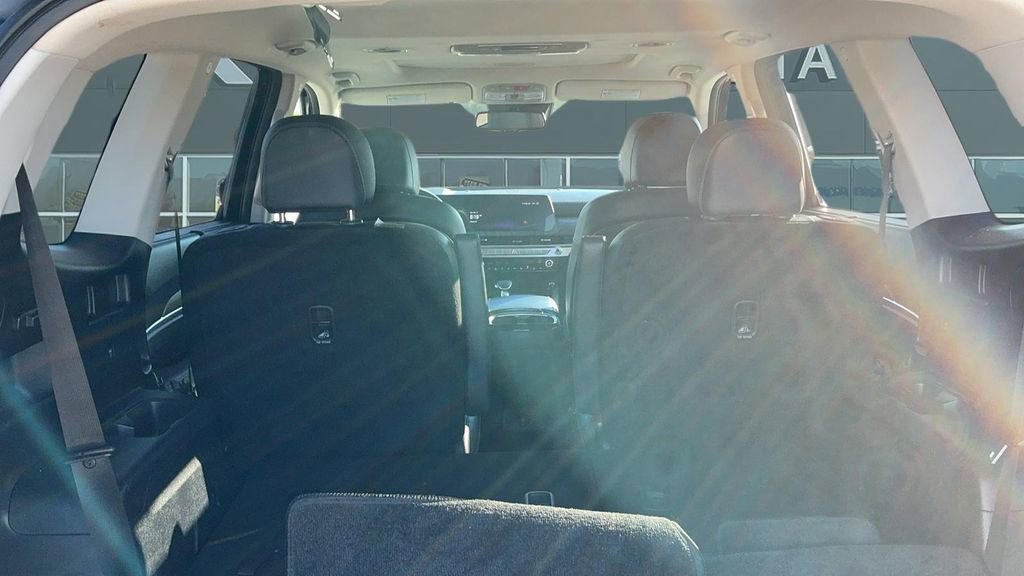 Used 2024 Kia Telluride EX w/ EX Captain's Chair Package FWD image 16