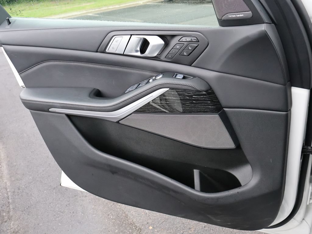 Used 2021 BMW X7 M50i AWD/4WD image 45