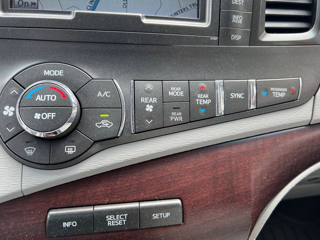 Used 2012 Toyota Sienna Limited w/ Premium Pkg image 24