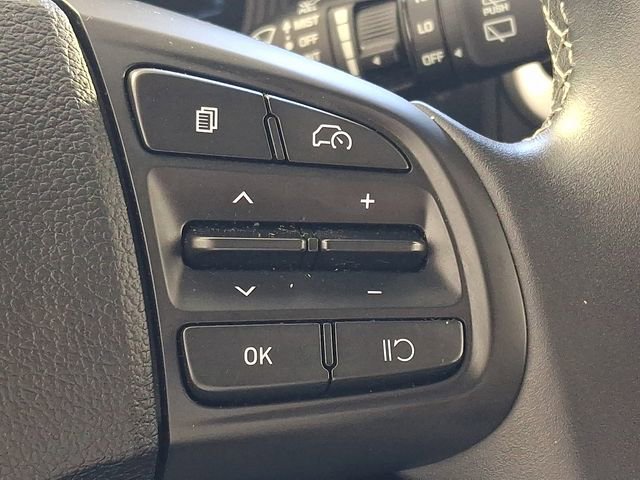 Certified 2025 Hyundai Venue SEL FWD image 30