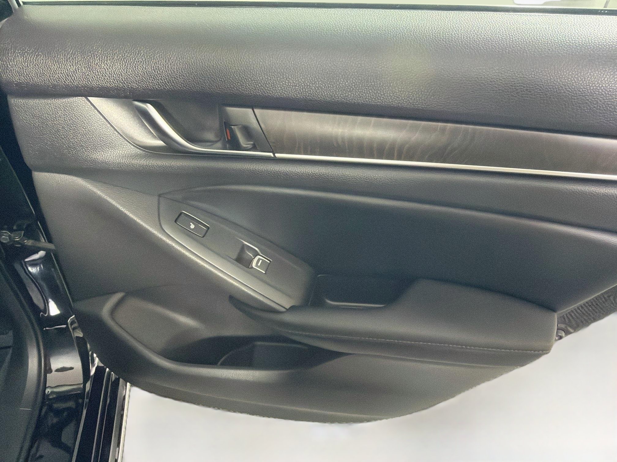 Used 2018 Honda Accord Touring image 30