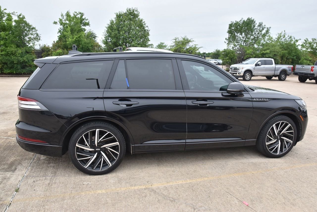 Certified 2025 Lincoln Aviator Black Label w/ Jet Appearance Package AWD/4WD image 6