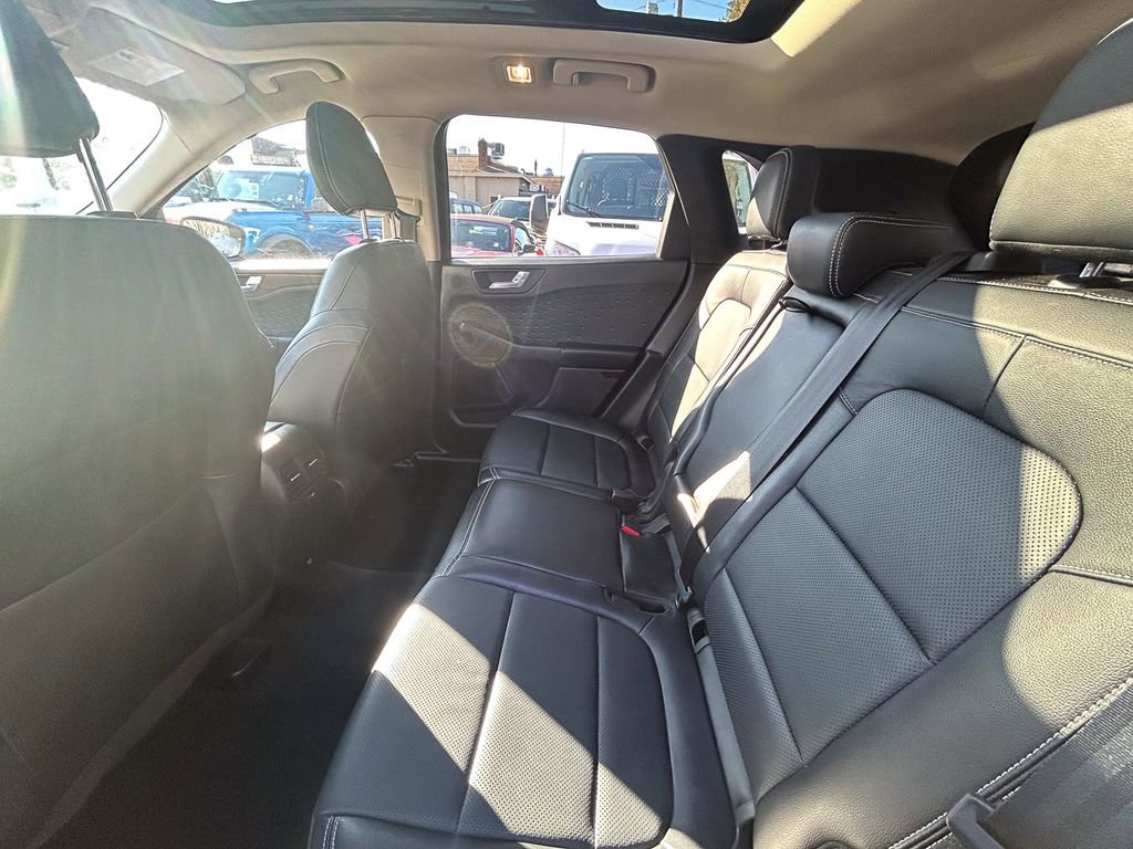 Used 2020 Ford Escape Titanium image 25