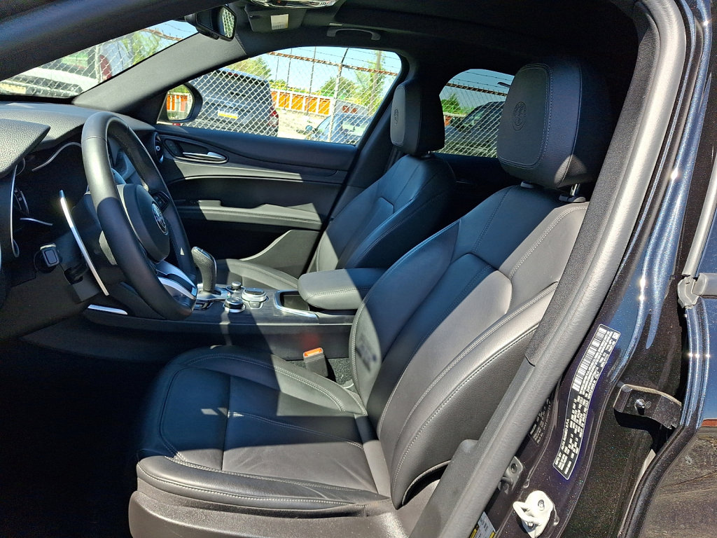 Used 2023 Alfa Romeo Stelvio Sprint image 24