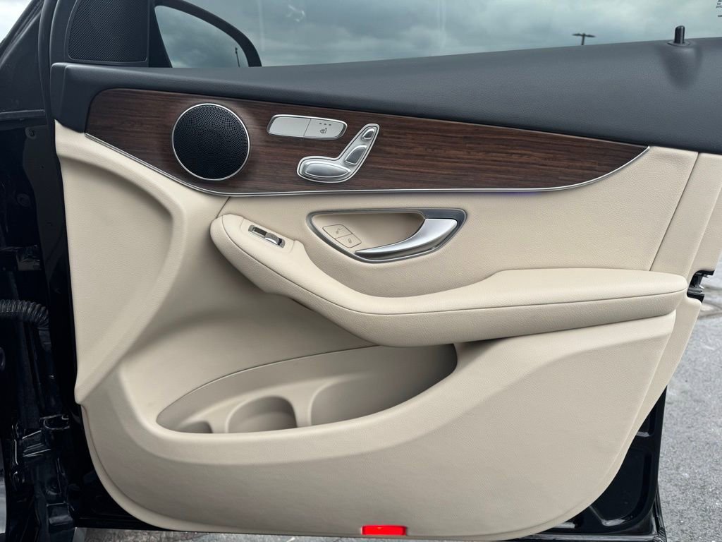 Used 2022 Mercedes-Benz GLC 300 4MATIC w/ Premium Package Lite image 15