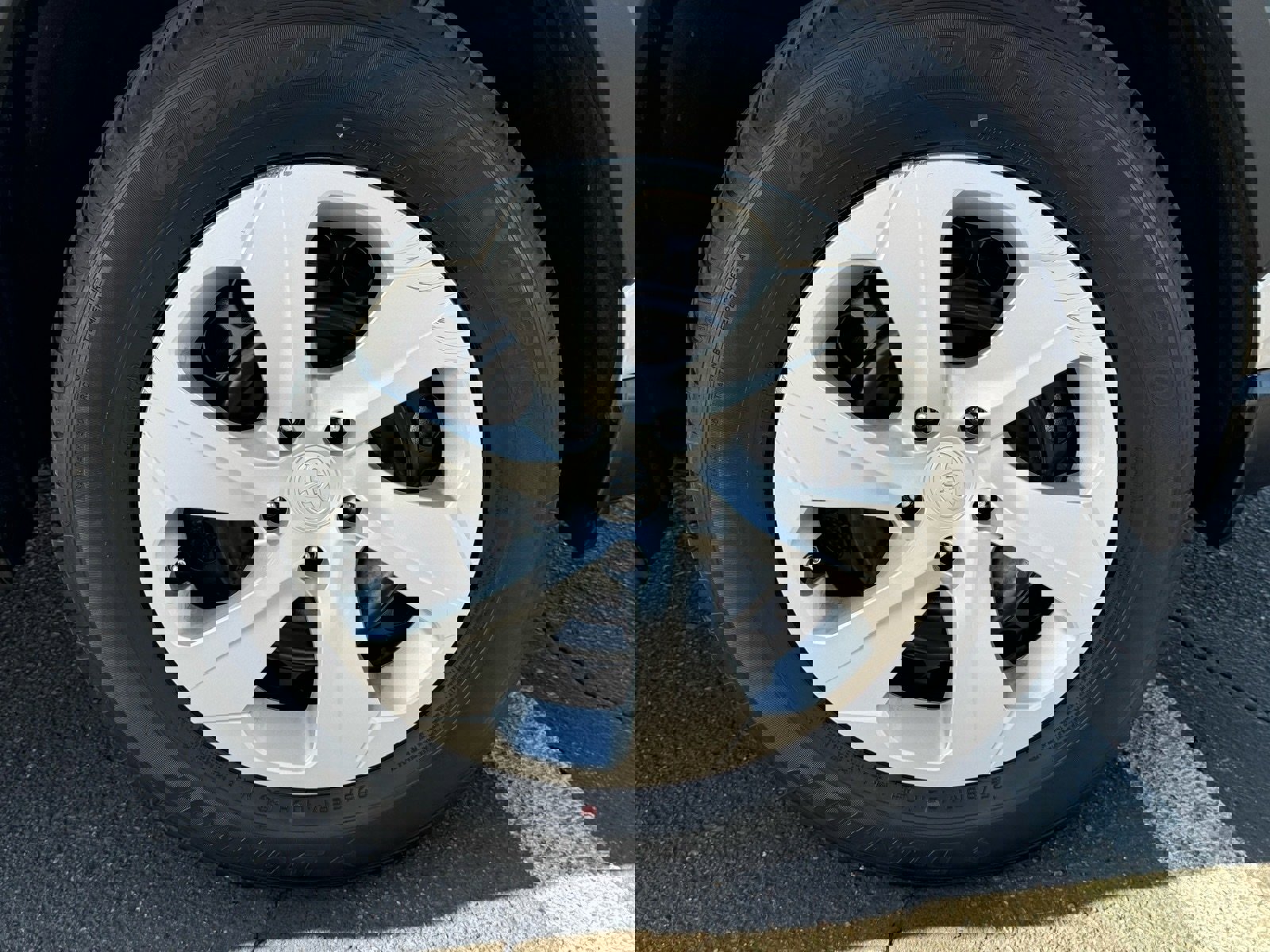 Used 2024 Toyota RAV4 LE image 11