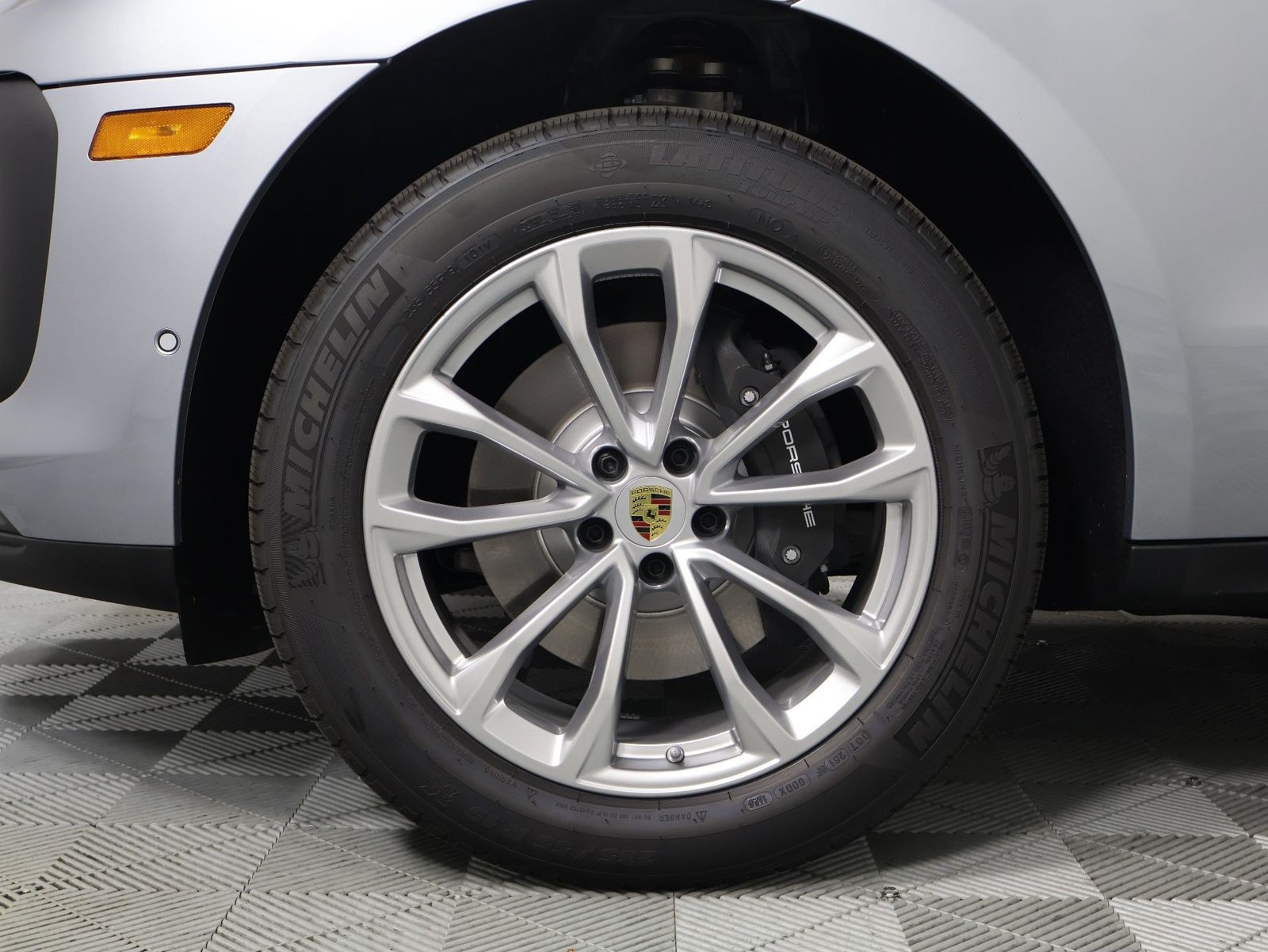 New 2026 Porsche Macan AWD/4WD image 17