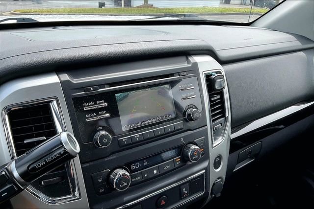 Used 2017 Nissan Titan SV AWD/4WD image 11