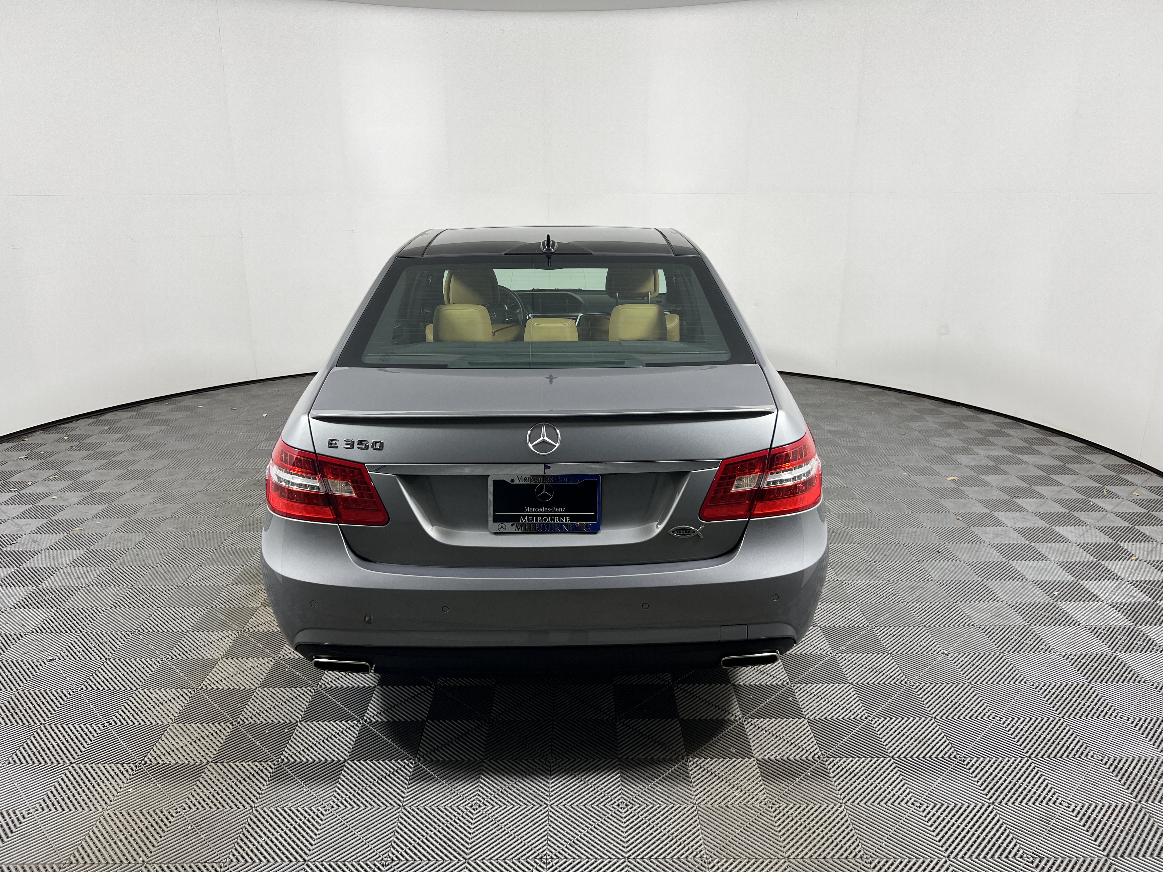 Used 2010 Mercedes-Benz E 350 Sedan image 4
