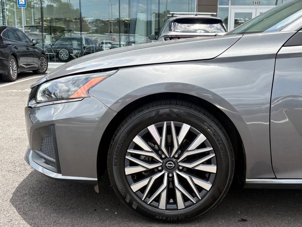 Used 2024 Nissan Altima 2.5 SV FWD image 25