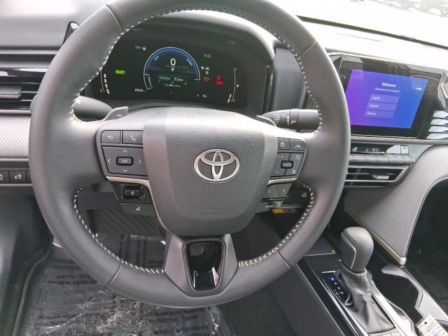 Used 2025 Toyota Camry SE image 18