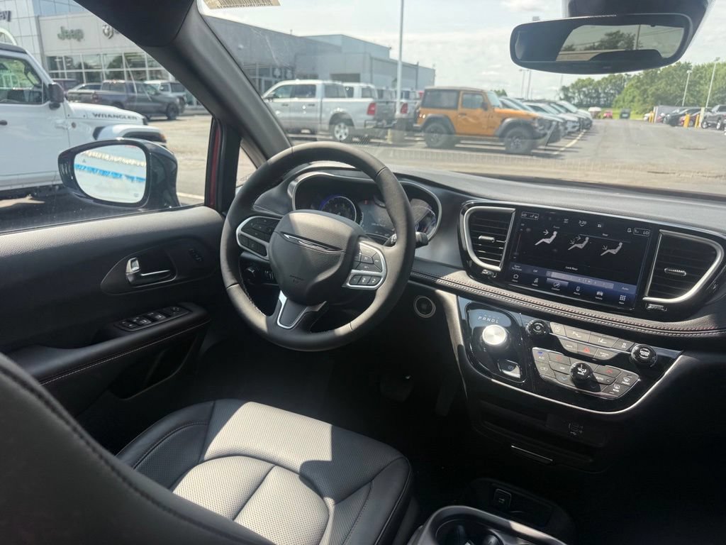 New 2027 Chrysler Pacifica Select FWD image 53