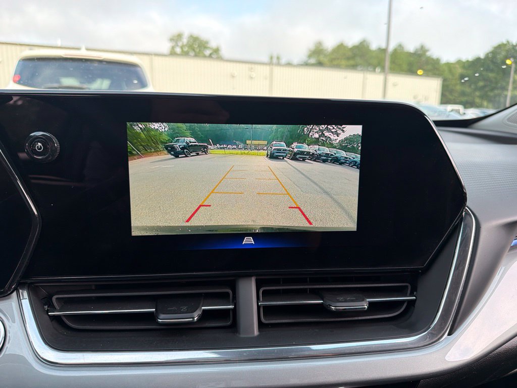 Used 2025 Chevrolet Trax LT FWD image 11