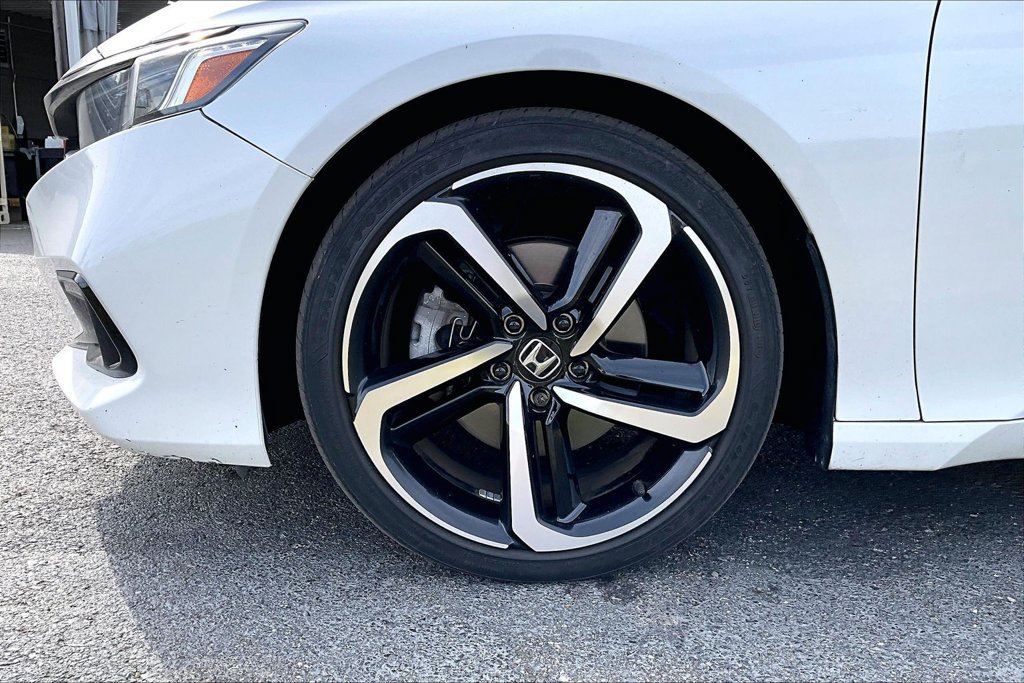 Used 2022 Honda Accord Sport image 2