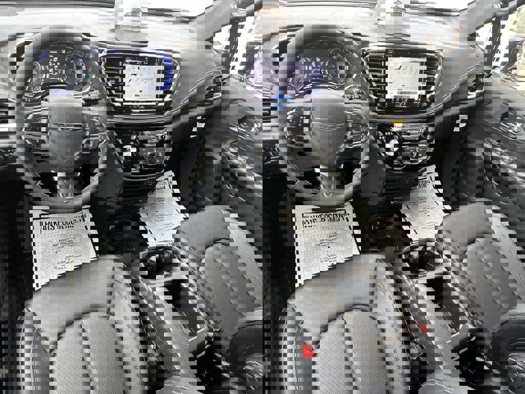 New 2026 Chrysler Pacifica Select image 12