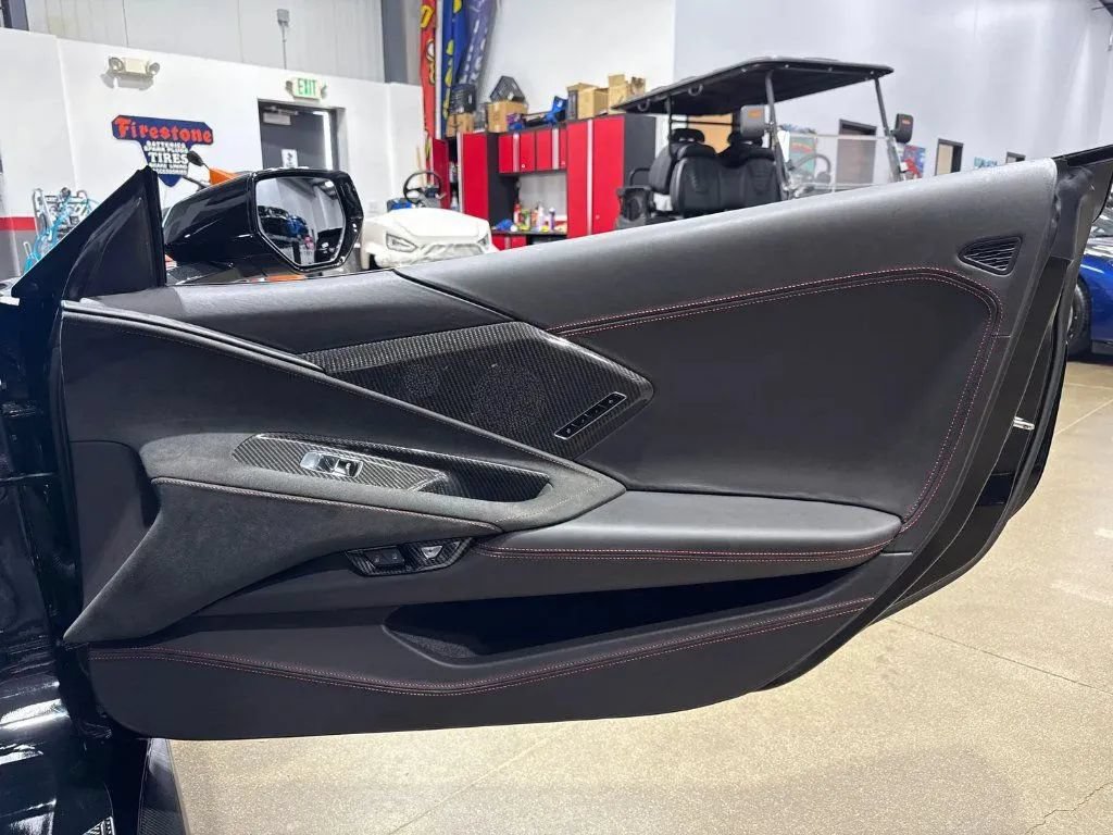 Used 2022 Chevrolet Corvette Stingray Premium Conv w/ Z51 Performance Package RWD image 22