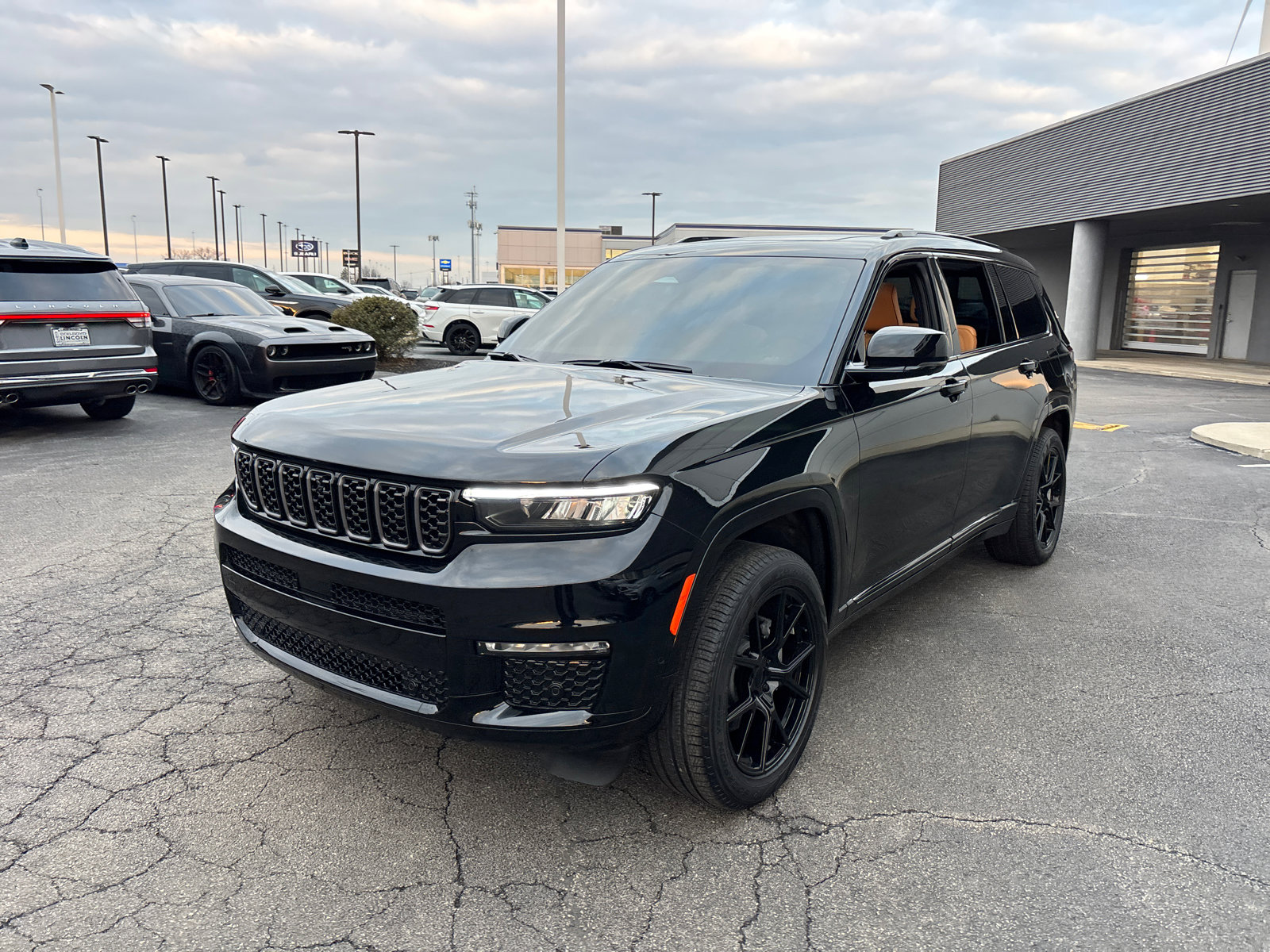 Used 2025 Jeep Grand Cherokee L Summit image 3