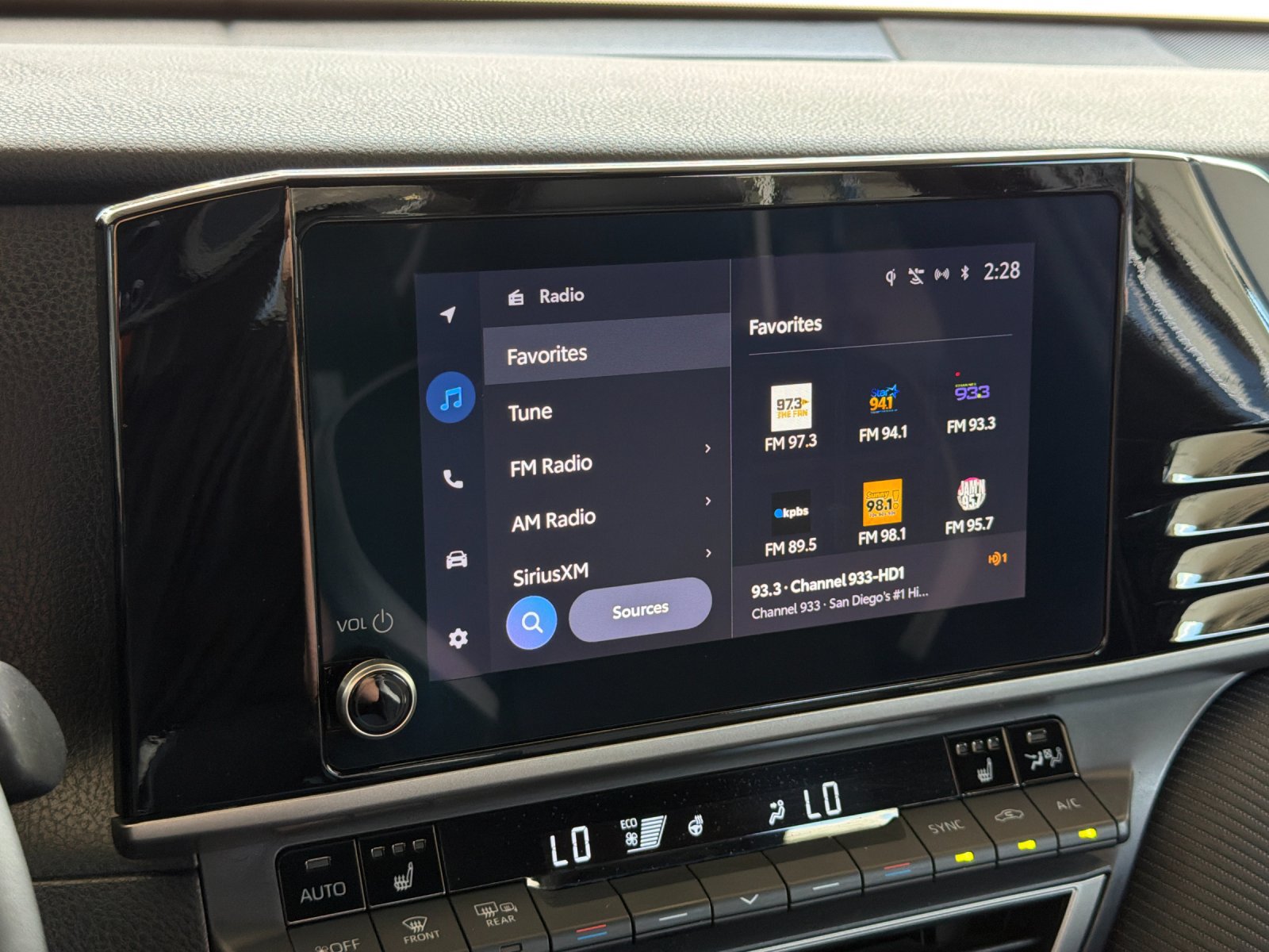Used 2025 Toyota Camry SE w/ Convenience Package FWD image 15