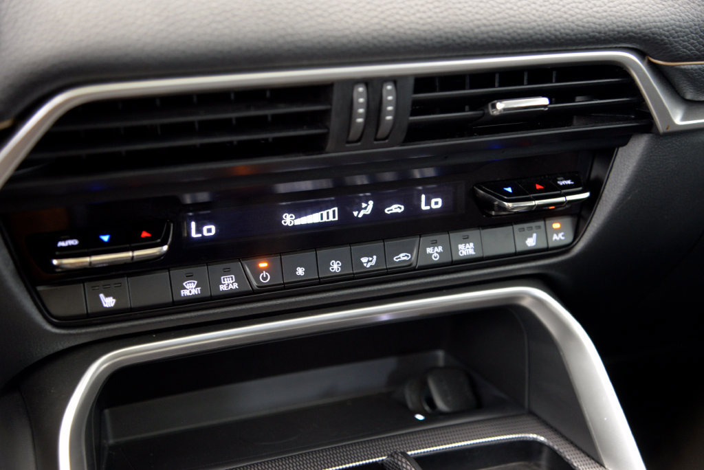 Certified 2024 MAZDA CX-90 Plug-In Hybrid w/ Premium Pkg AWD/4WD image 24