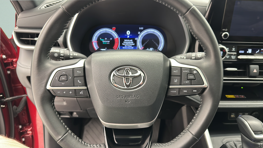 Used 2025 Toyota Highlander Limited AWD/4WD image 16
