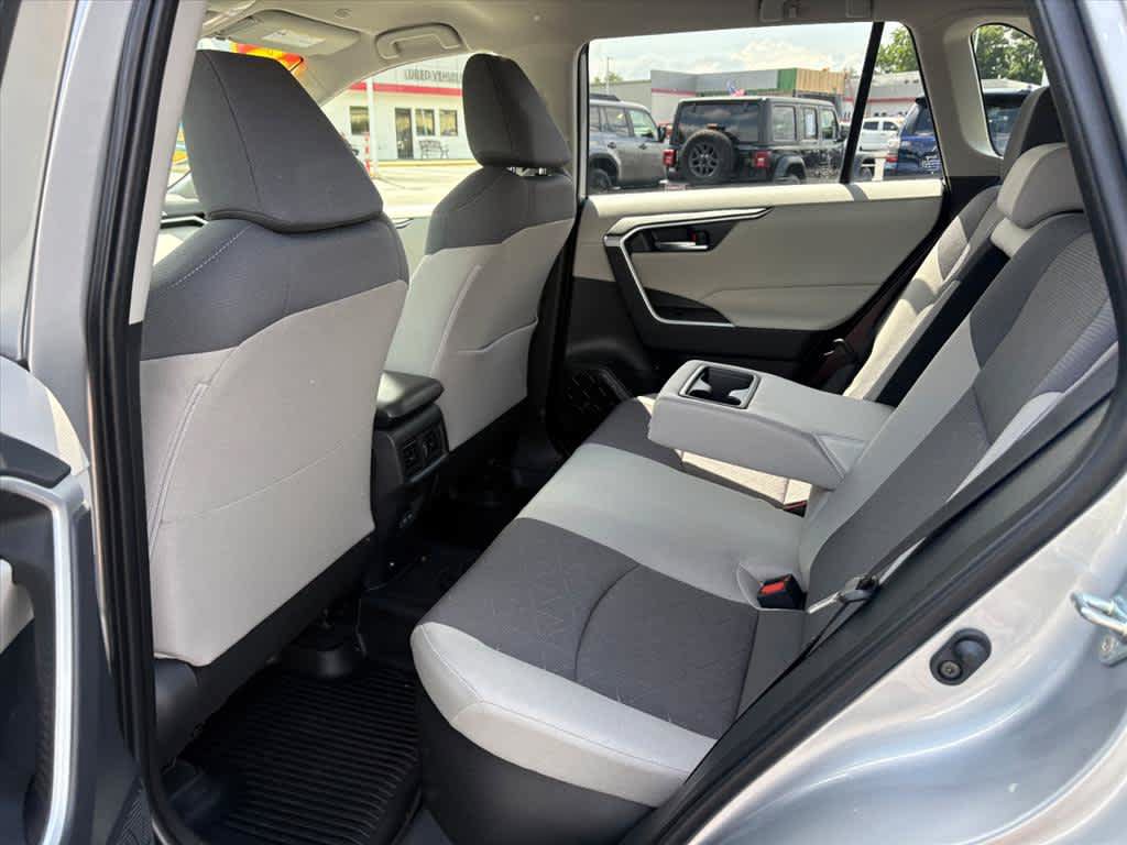 Used 2025 Toyota RAV4 XLE AWD/4WD image 10