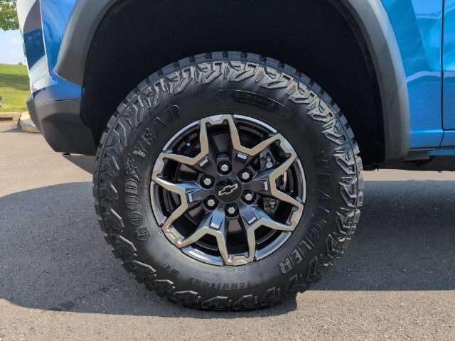 Used 2024 Chevrolet Colorado ZR2 w/ Technology Package AWD/4WD image 36