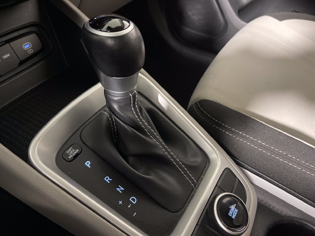 Certified 2025 Hyundai Venue SEL FWD image 25