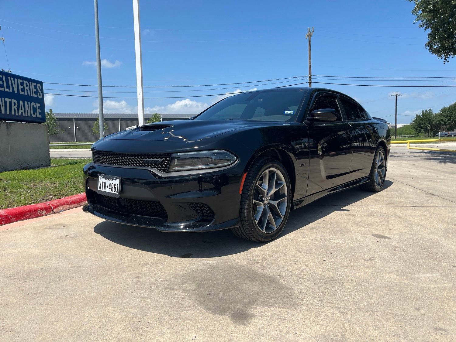 Used 2023 Dodge Charger SXT RWD image 4