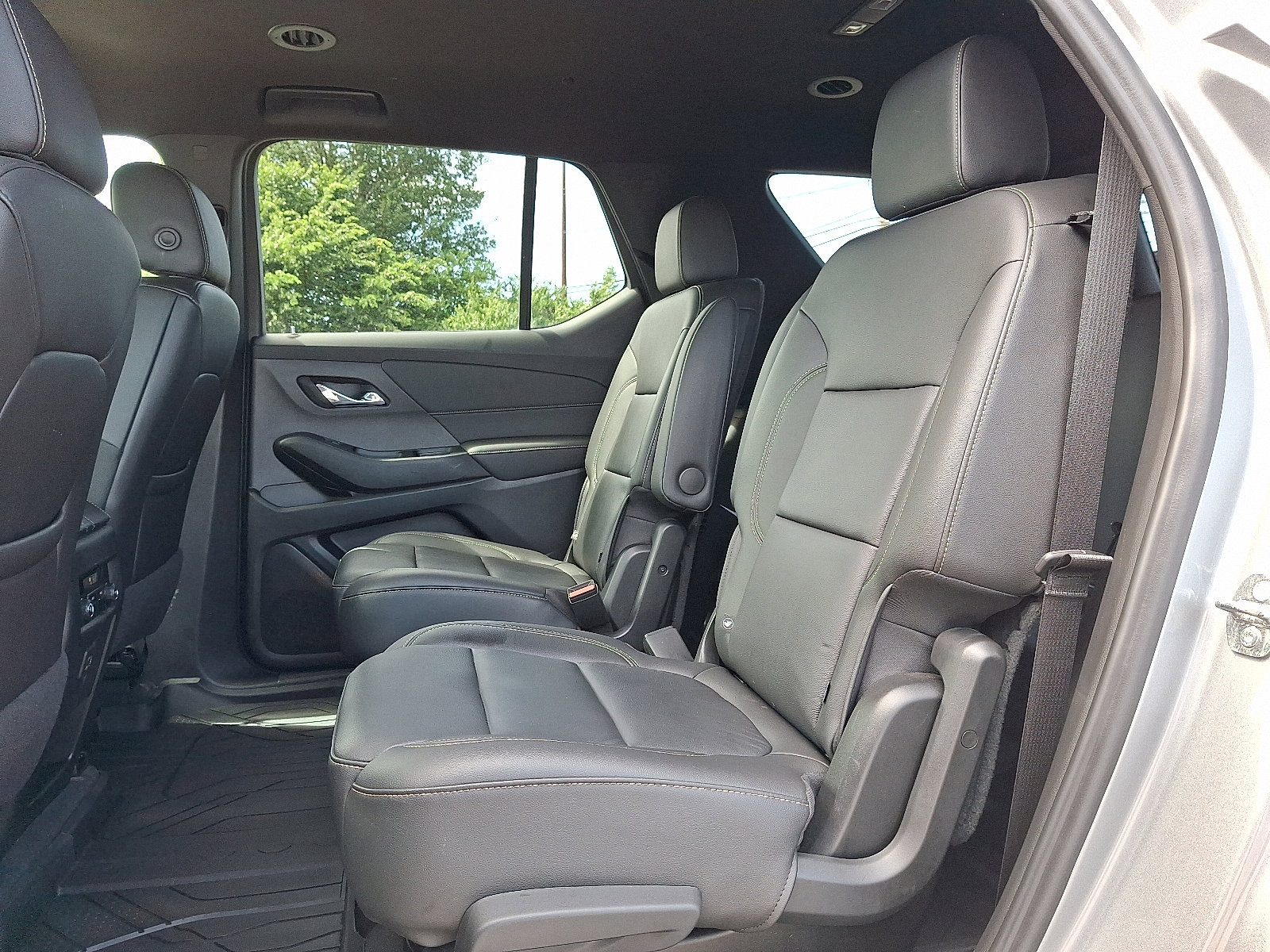 Used 2023 Chevrolet Traverse LT w/ LPO, Floor Liner Package image 10