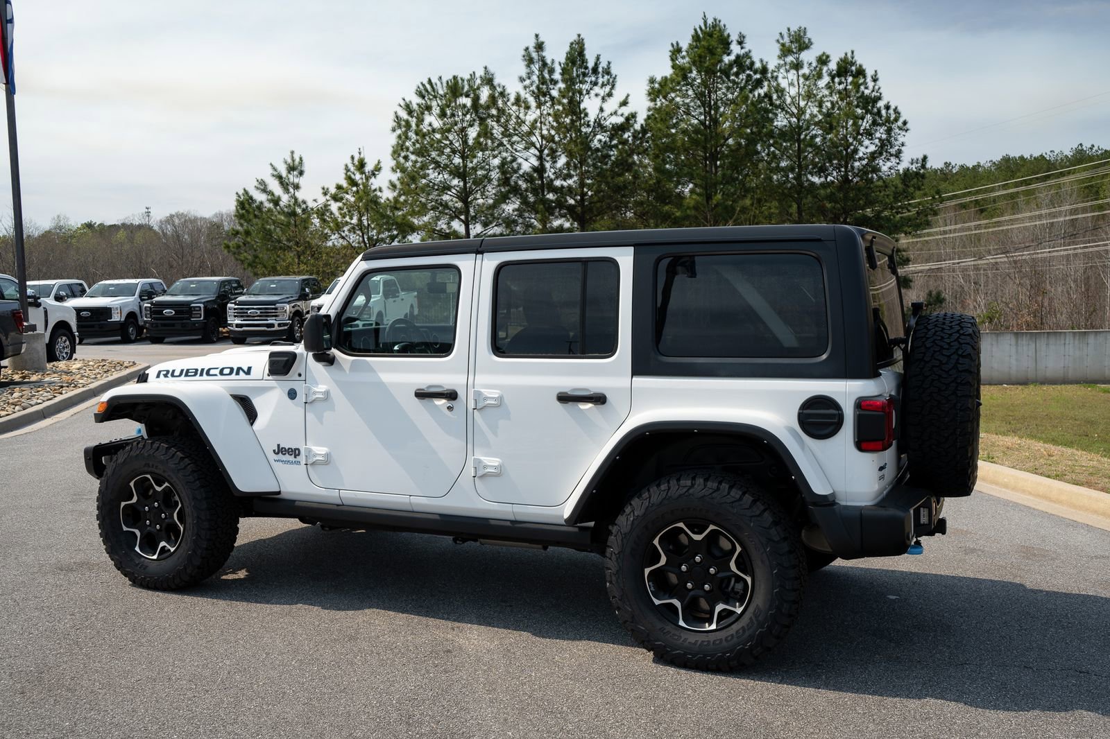 Used 2021 Jeep Wrangler Unlimited Rubicon 4xe w/ Dual Top Group AWD/4WD image 7