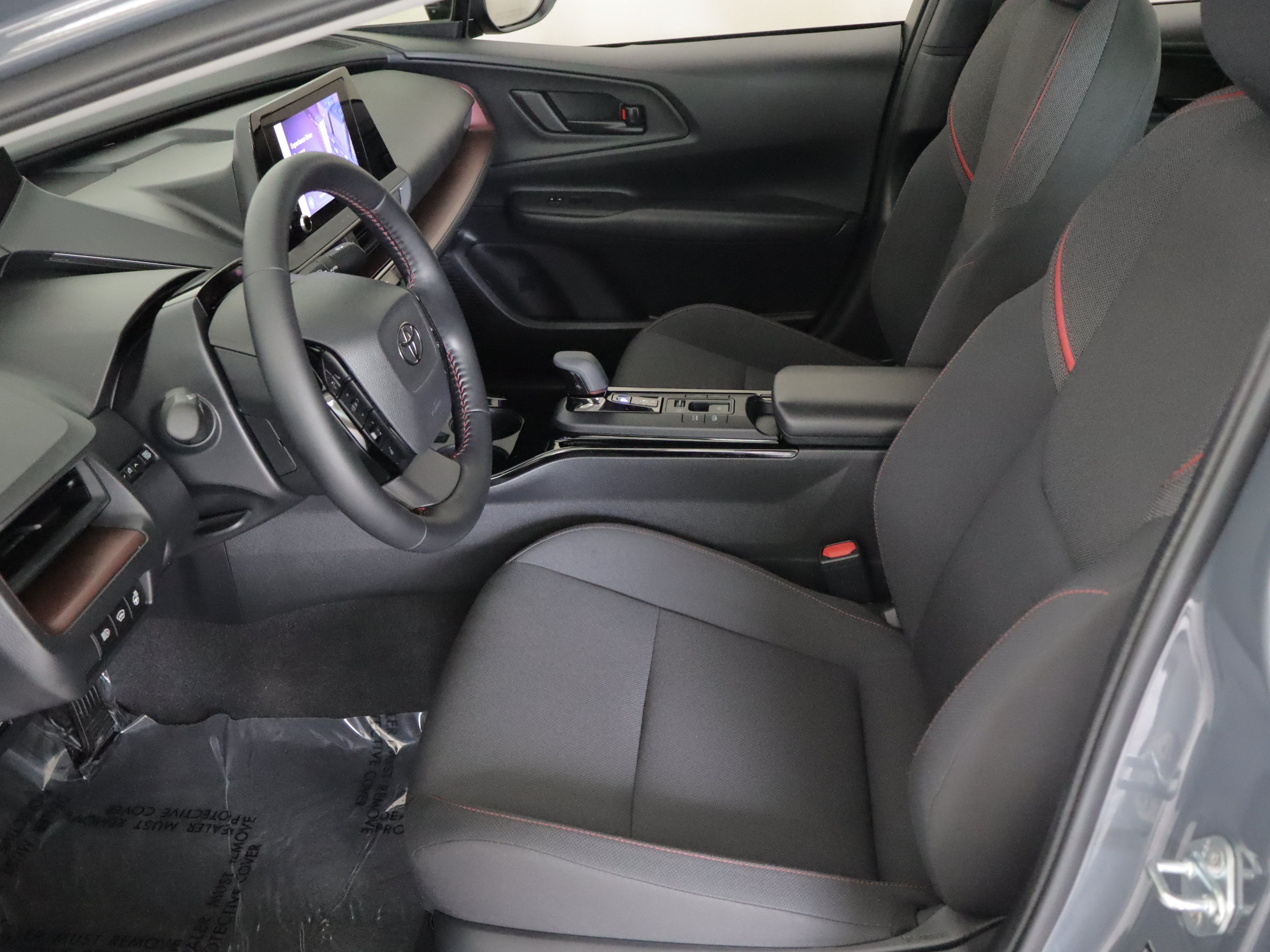 Used 2026 Toyota Prius Plug-In Hybrid FWD image 7