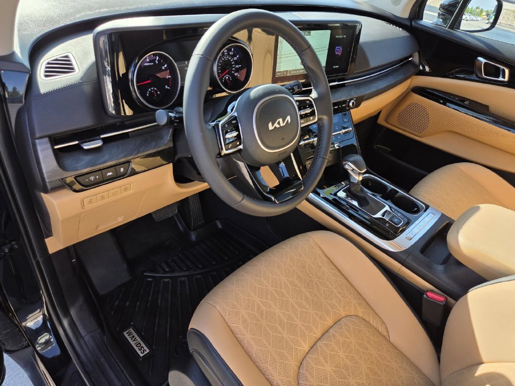 Used 2024 Kia Carnival EX FWD image 21