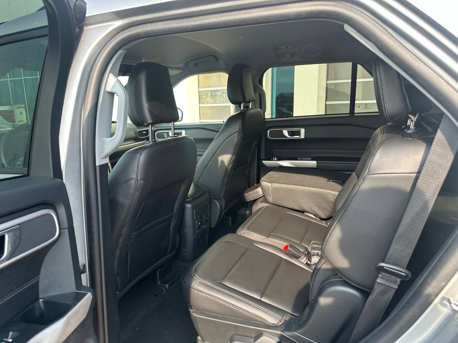 Used 2024 Ford Explorer XLT w/ Equipment Group 202A AWD/4WD image 5