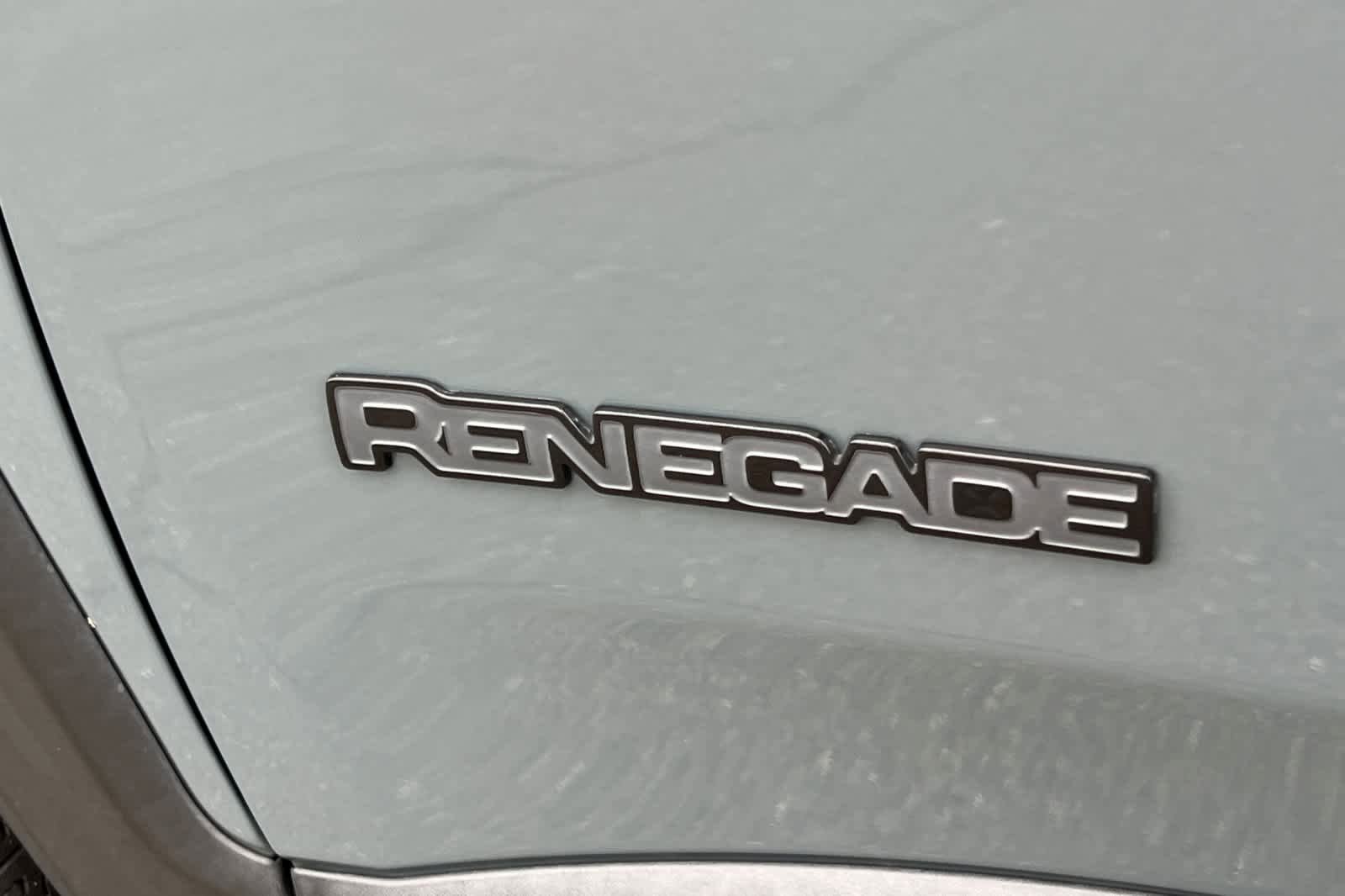 Used 2018 Jeep Renegade Altitude FWD image 21