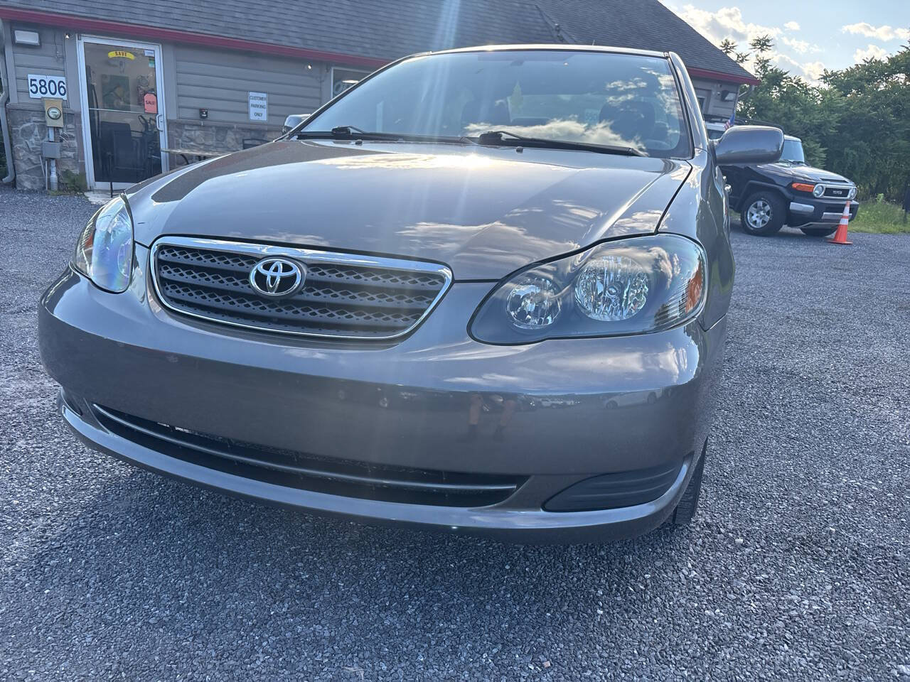 Used 2005 Toyota Corolla LE FWD image 2