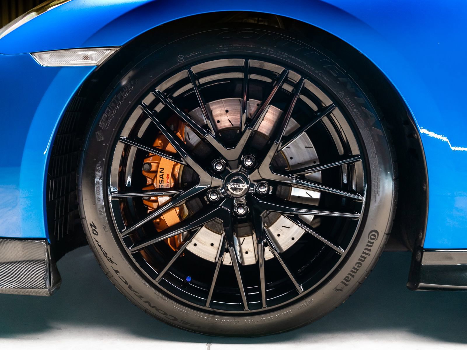 Used 2020 Nissan GT-R Premium AWD/4WD image 3