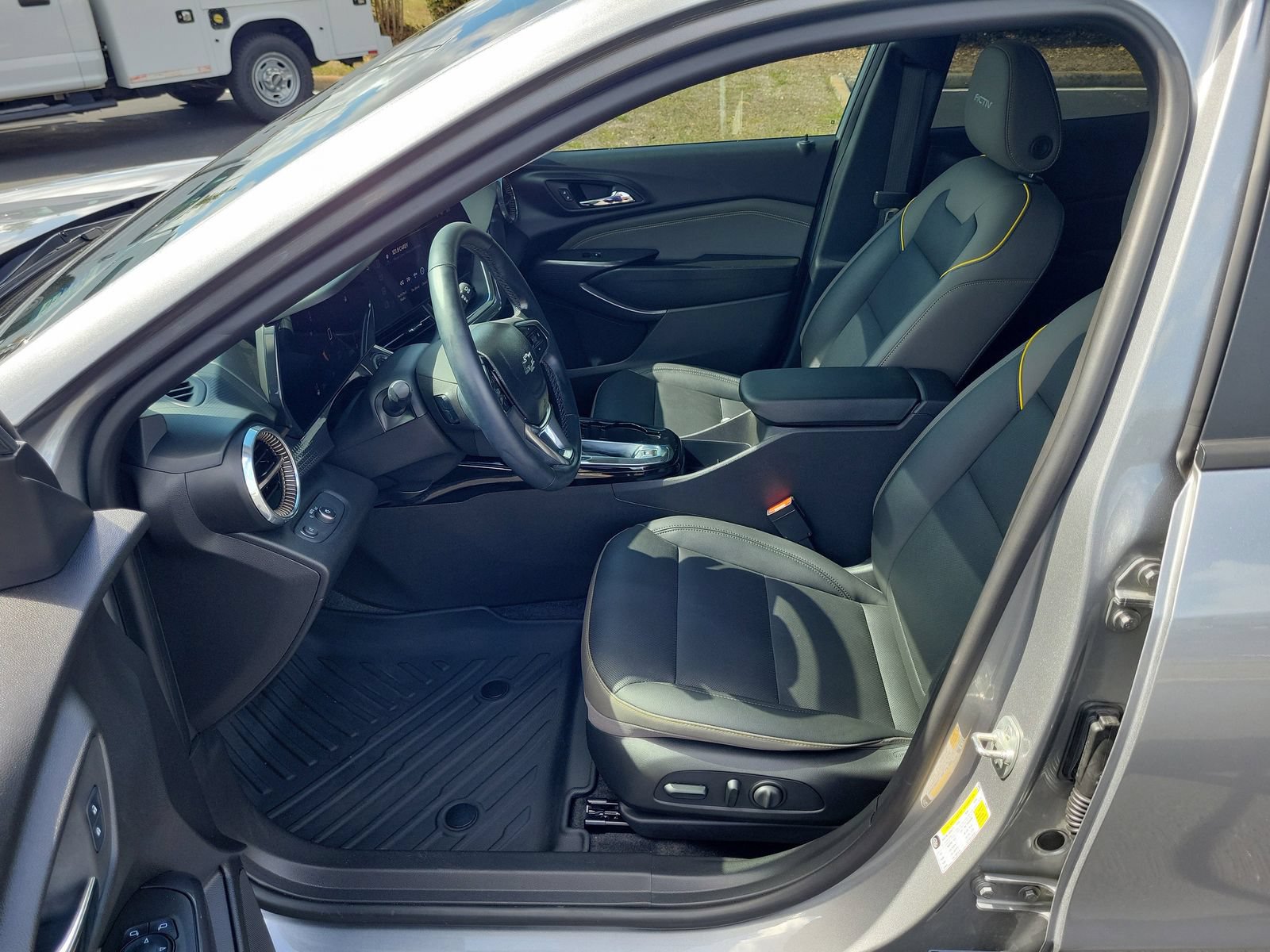 Used 2025 Chevrolet Trax ACTIV w/ Driver Confidence Package FWD image 17