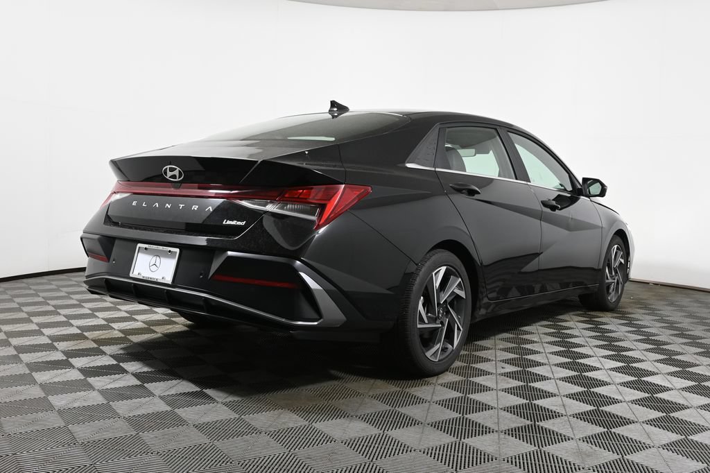 Used 2024 Hyundai Elantra Limited FWD image 11