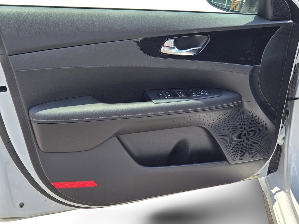 Certified 2021 Kia Forte GT-Line FWD image 14
