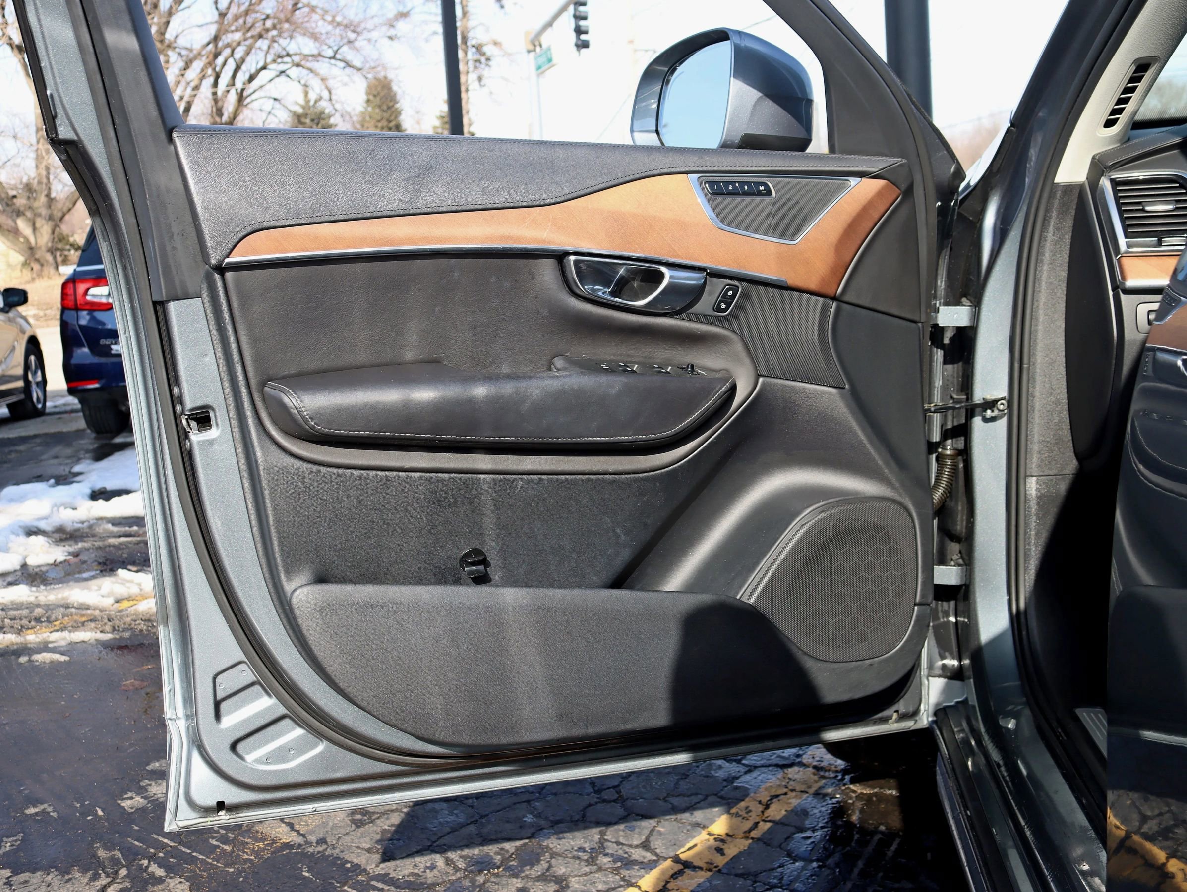 Used 2016 Volvo XC90 T8 Inscription w/ Protection Package Plus image 33