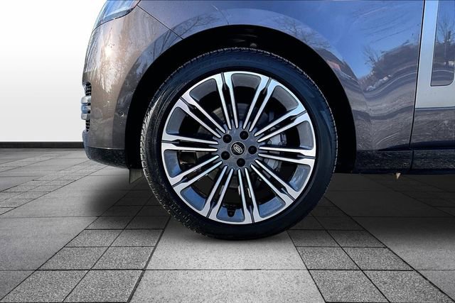 Used 2024 Land Rover Range Rover Long Wheelbase SE image 4